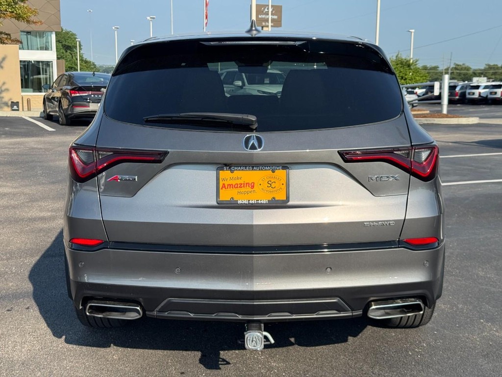 Acura MDX Vehicle Full-screen Gallery Image 05