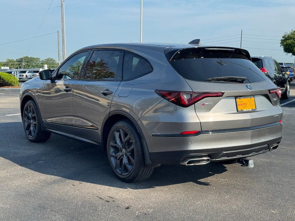 Acura MDX Vehicle Full-screen Gallery Image 06
