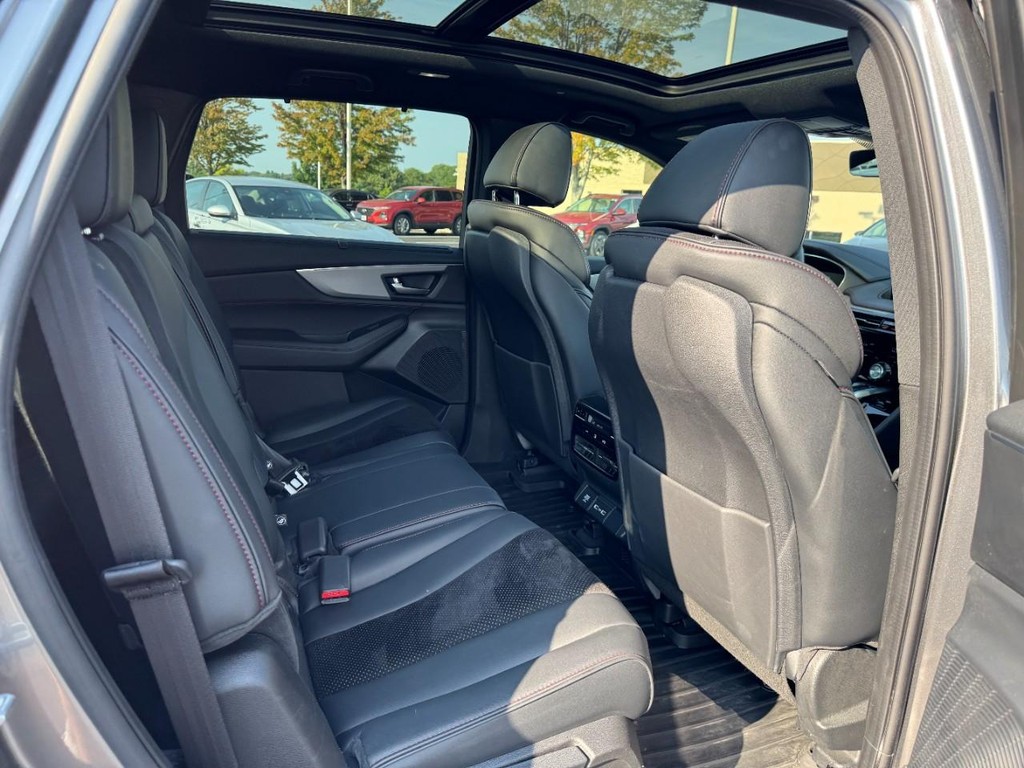 Acura MDX Vehicle Full-screen Gallery Image 10