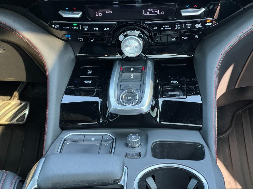 Acura MDX Vehicle Full-screen Gallery Image 15