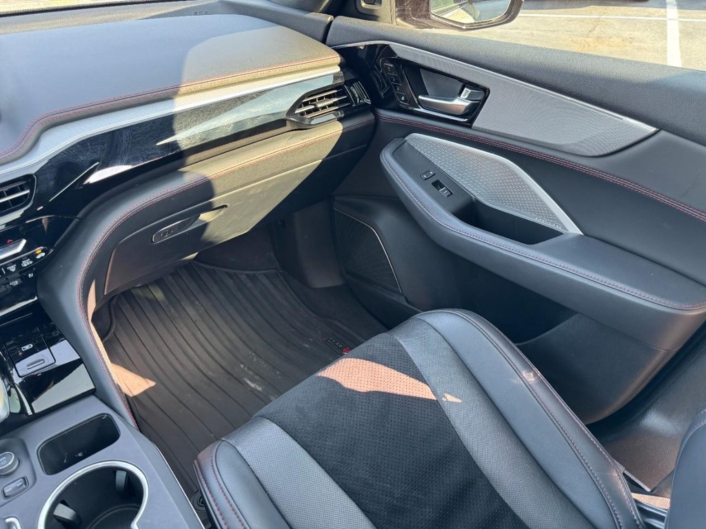 Acura MDX Vehicle Full-screen Gallery Image 16