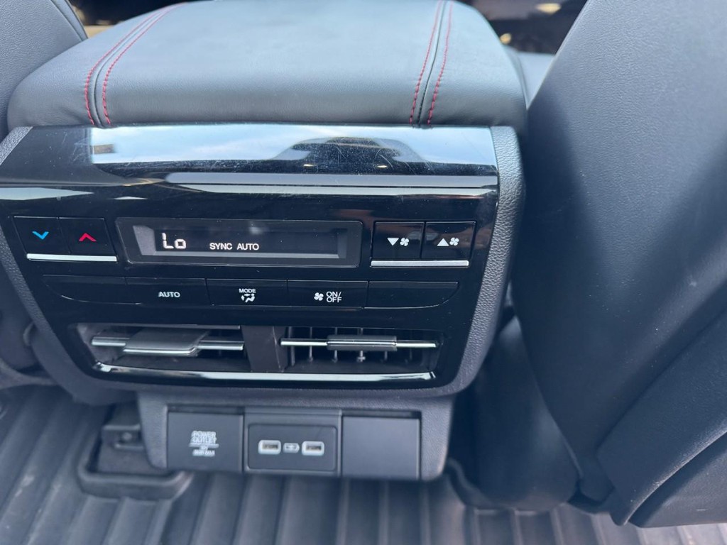 Acura MDX Vehicle Full-screen Gallery Image 17
