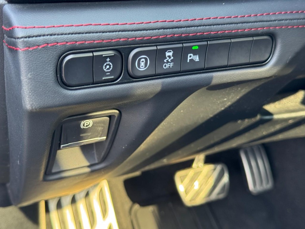 Acura MDX Vehicle Full-screen Gallery Image 18