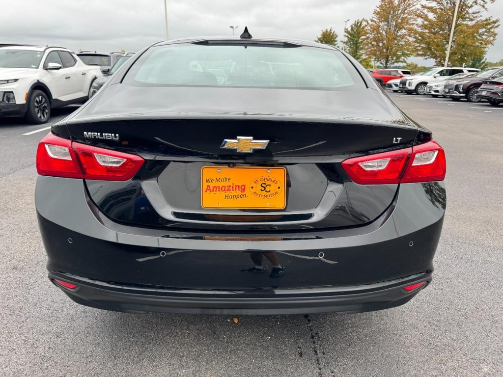 Chevrolet Malibu Vehicle Full-screen Gallery Image 04