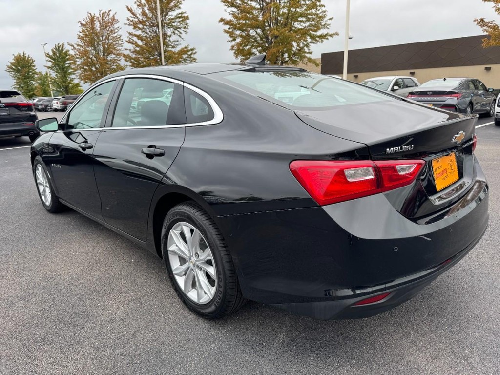 Chevrolet Malibu Vehicle Full-screen Gallery Image 05