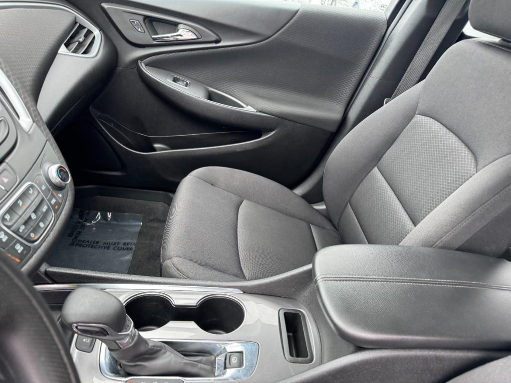 Chevrolet Malibu Vehicle Full-screen Gallery Image 13
