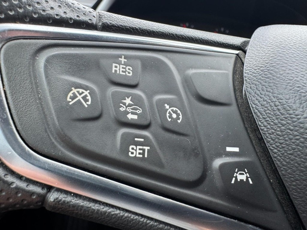Chevrolet Malibu Vehicle Full-screen Gallery Image 16