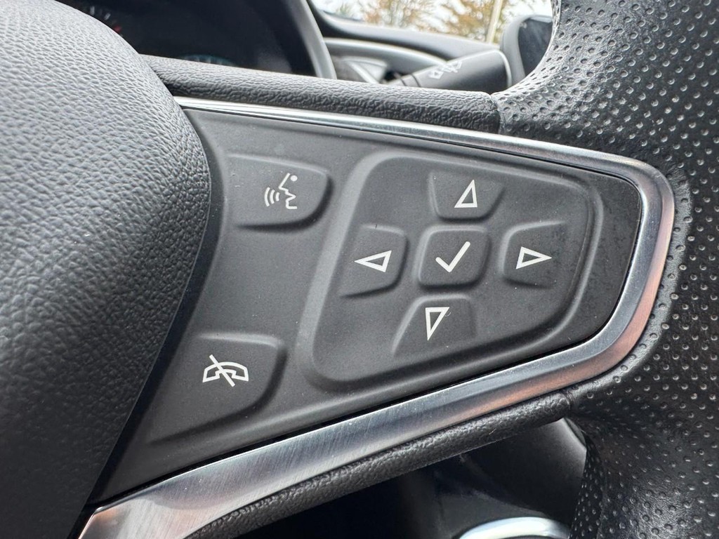 Chevrolet Malibu Vehicle Full-screen Gallery Image 17
