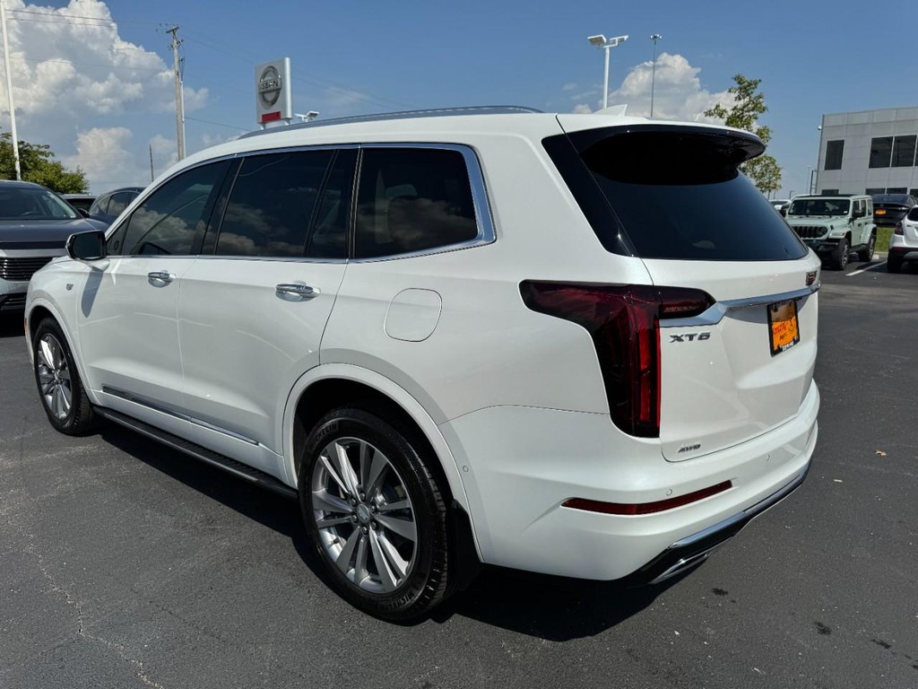 Cadillac XT6 Vehicle Full-screen Gallery Image 05