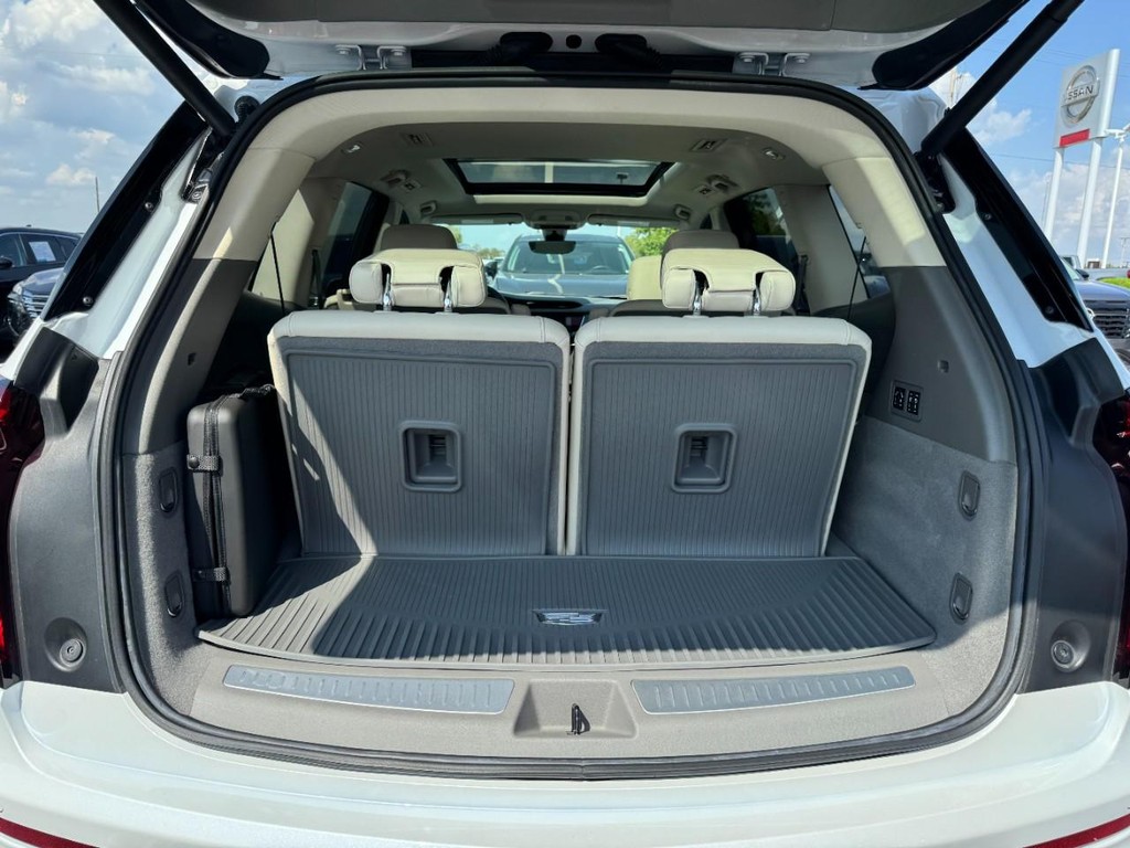 Cadillac XT6 Vehicle Full-screen Gallery Image 06