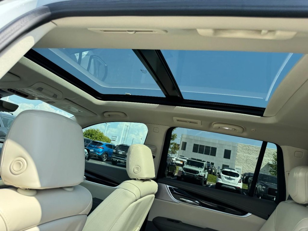 Cadillac XT6 Vehicle Full-screen Gallery Image 11