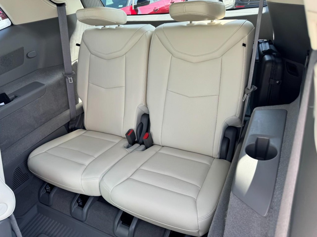 Cadillac XT6 Vehicle Full-screen Gallery Image 12