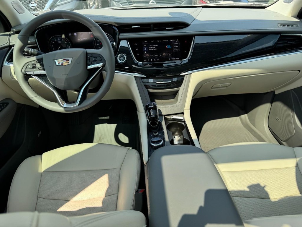 Cadillac XT6 Vehicle Full-screen Gallery Image 13