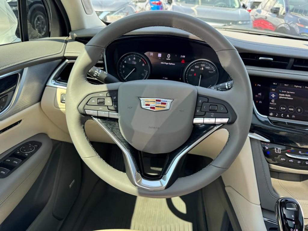 Cadillac XT6 Vehicle Full-screen Gallery Image 14
