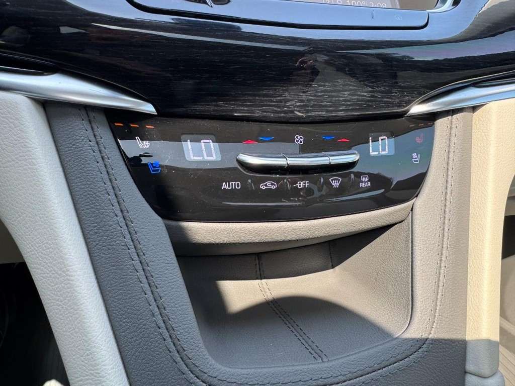 Cadillac XT6 Vehicle Full-screen Gallery Image 20
