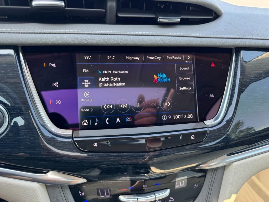 Cadillac XT6 Vehicle Full-screen Gallery Image 21