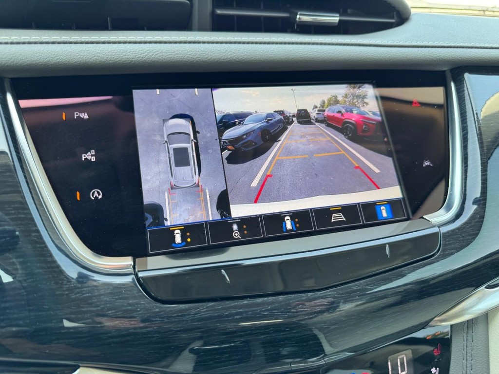 Cadillac XT6 Vehicle Full-screen Gallery Image 23