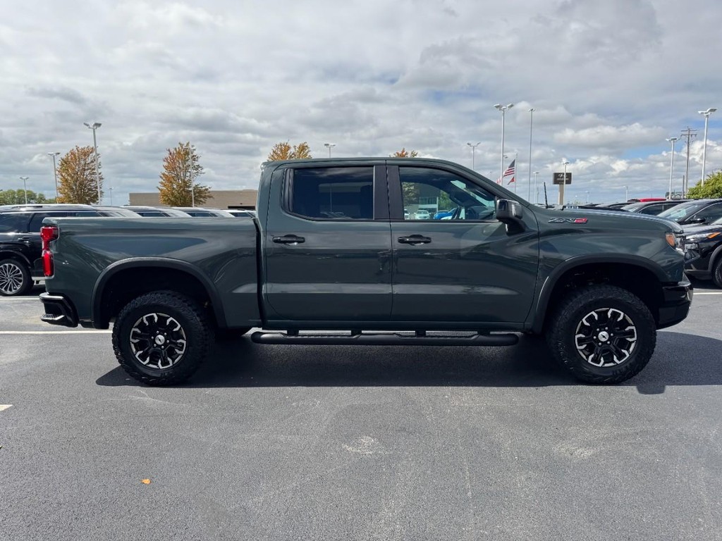 Chevrolet Silverado 1500 Vehicle Full-screen Gallery Image 02