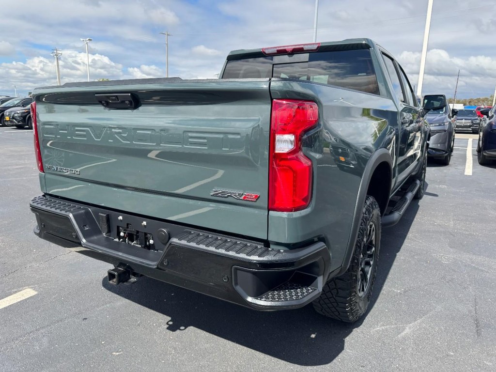 Chevrolet Silverado 1500 Vehicle Full-screen Gallery Image 03