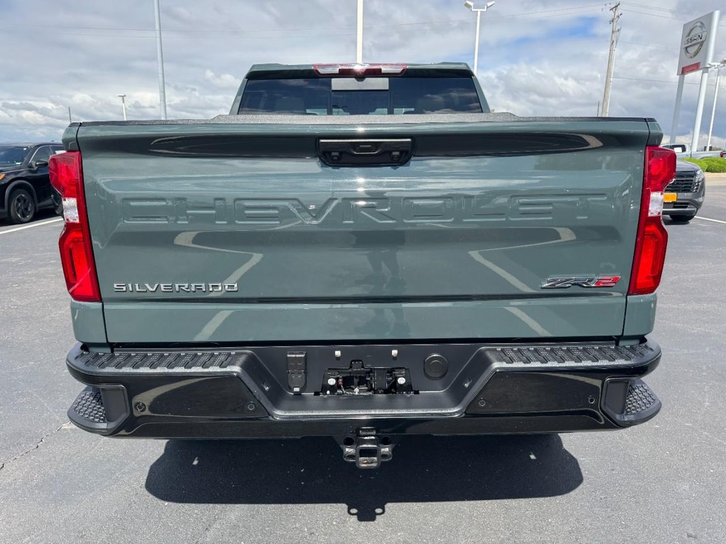 Chevrolet Silverado 1500 Vehicle Full-screen Gallery Image 04