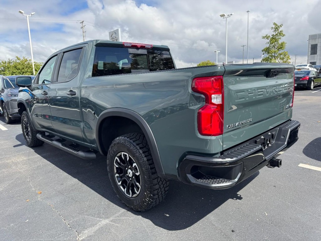Chevrolet Silverado 1500 Vehicle Full-screen Gallery Image 05