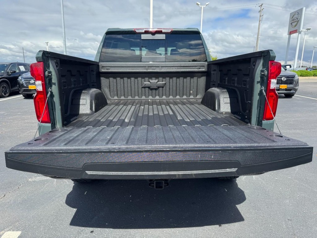 Chevrolet Silverado 1500 Vehicle Full-screen Gallery Image 06