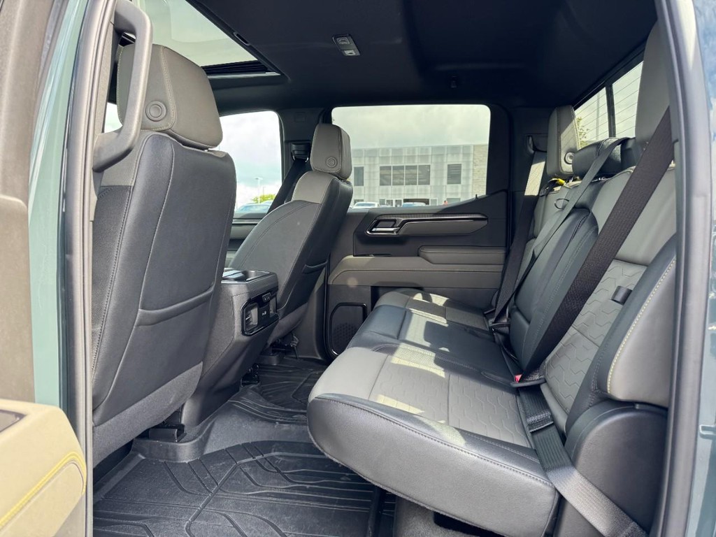 Chevrolet Silverado 1500 Vehicle Full-screen Gallery Image 10