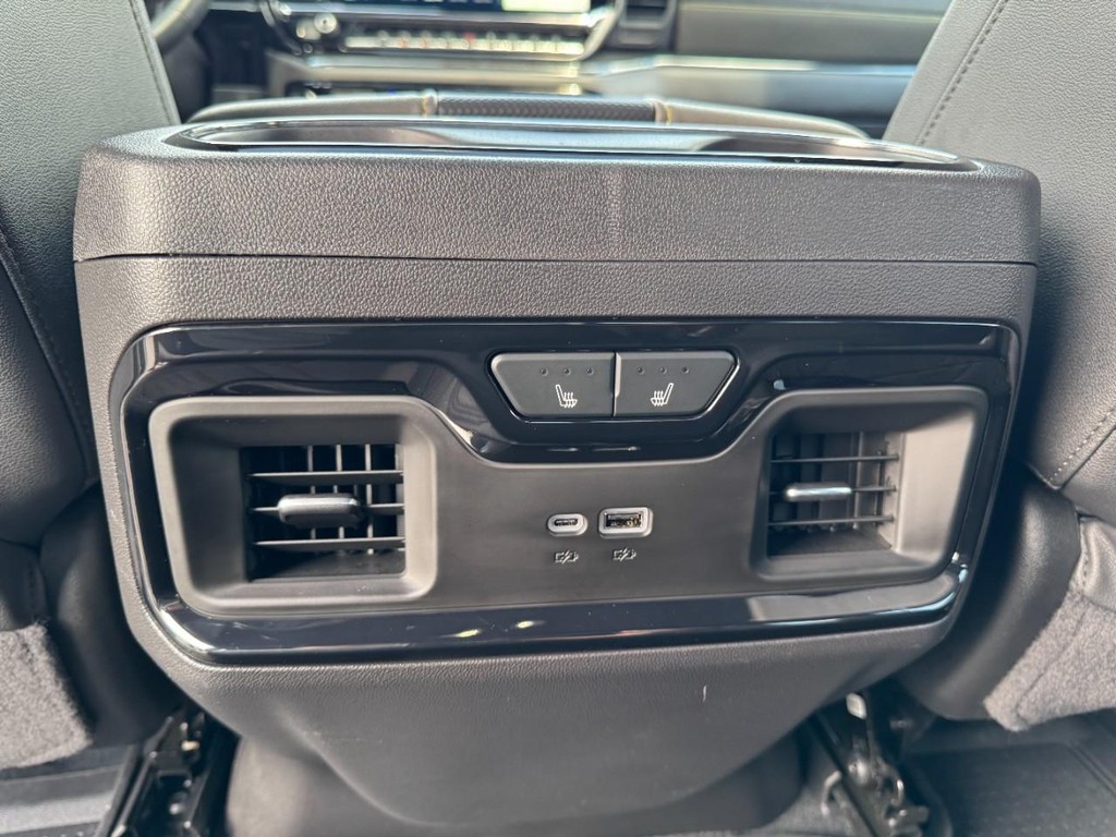Chevrolet Silverado 1500 Vehicle Full-screen Gallery Image 11