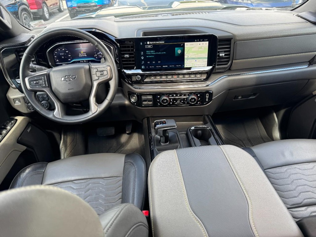 Chevrolet Silverado 1500 Vehicle Full-screen Gallery Image 12