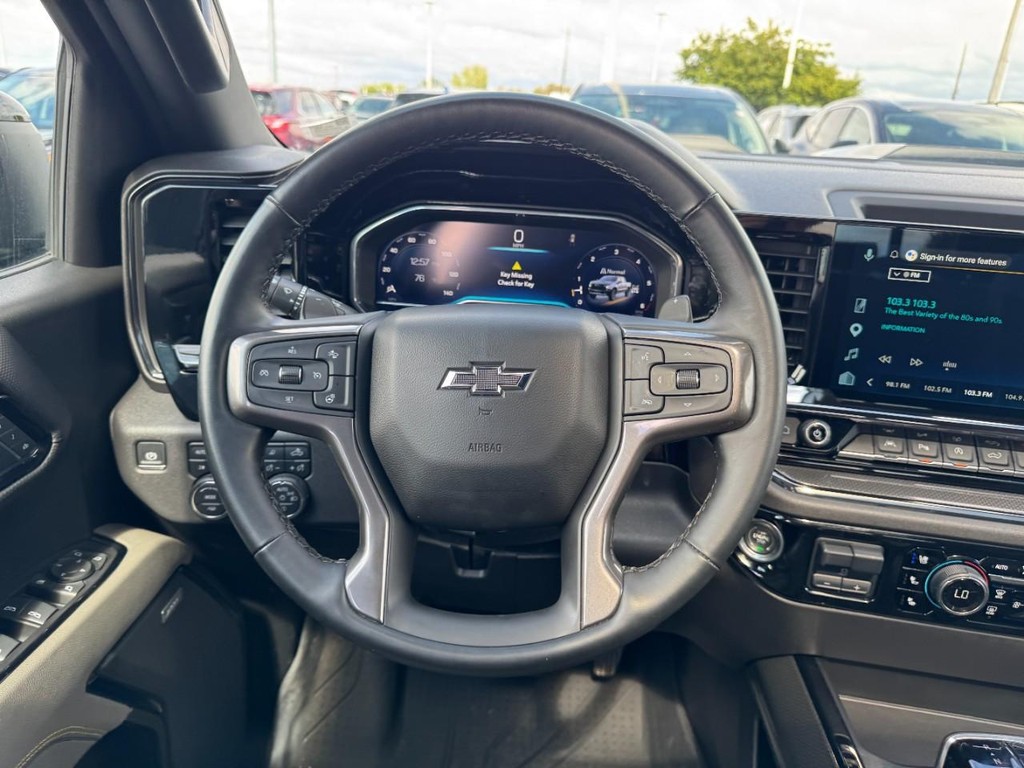 Chevrolet Silverado 1500 Vehicle Full-screen Gallery Image 13