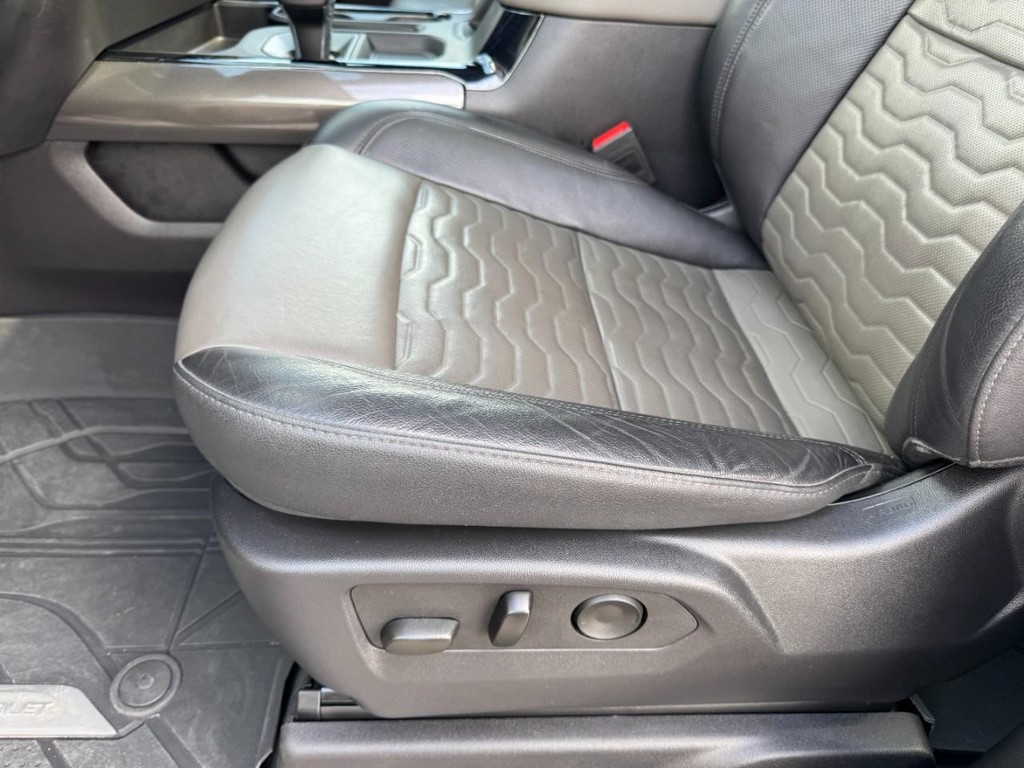 Chevrolet Silverado 1500 Vehicle Full-screen Gallery Image 15