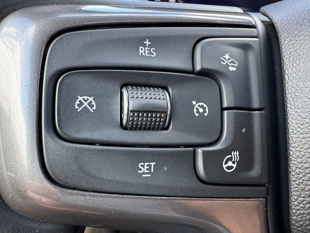 Chevrolet Silverado 1500 Vehicle Full-screen Gallery Image 18