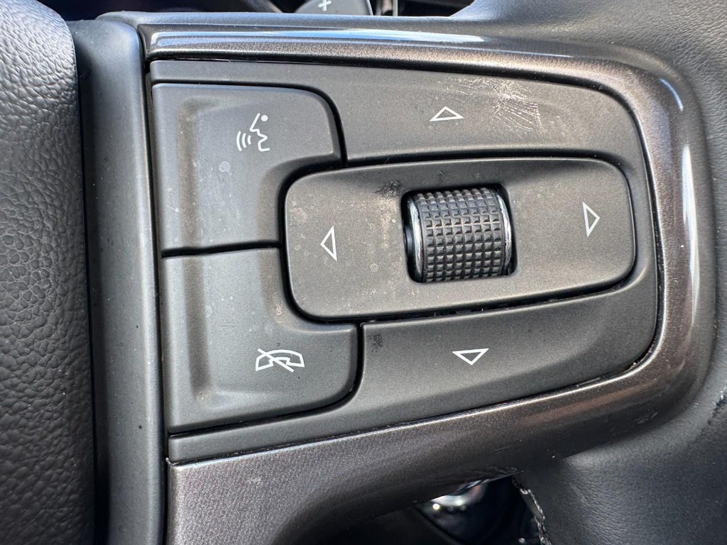 Chevrolet Silverado 1500 Vehicle Full-screen Gallery Image 19