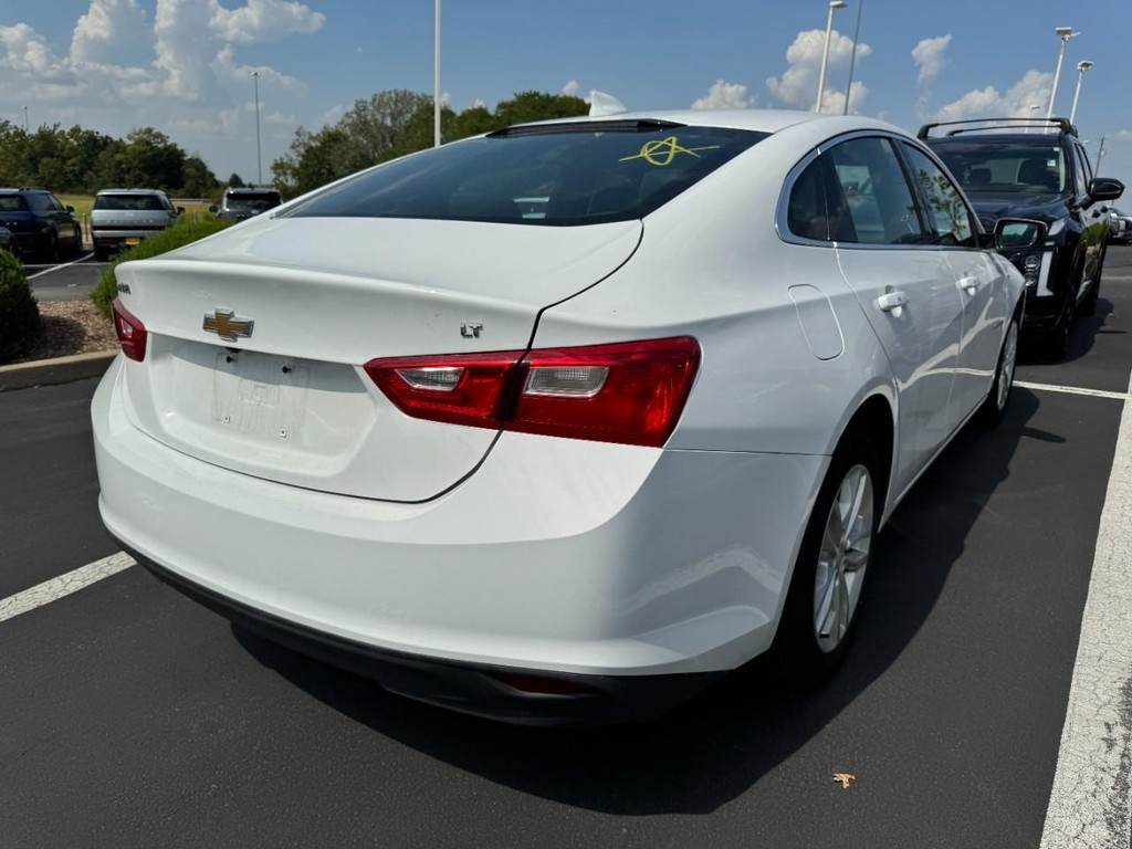 Chevrolet Malibu Vehicle Full-screen Gallery Image 02