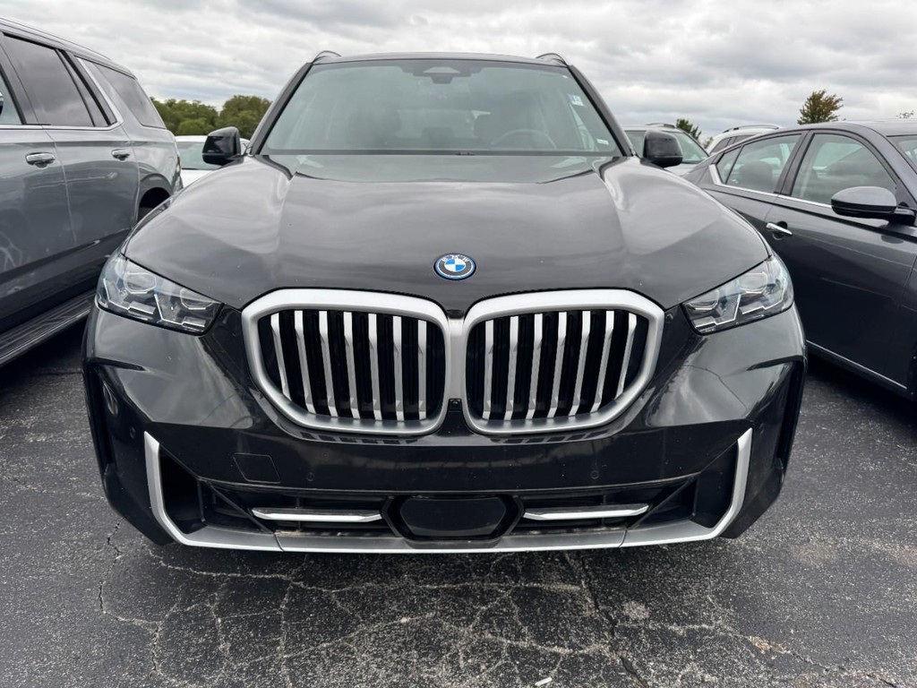 BMW X5 Vehicle Full-screen Gallery Image 02