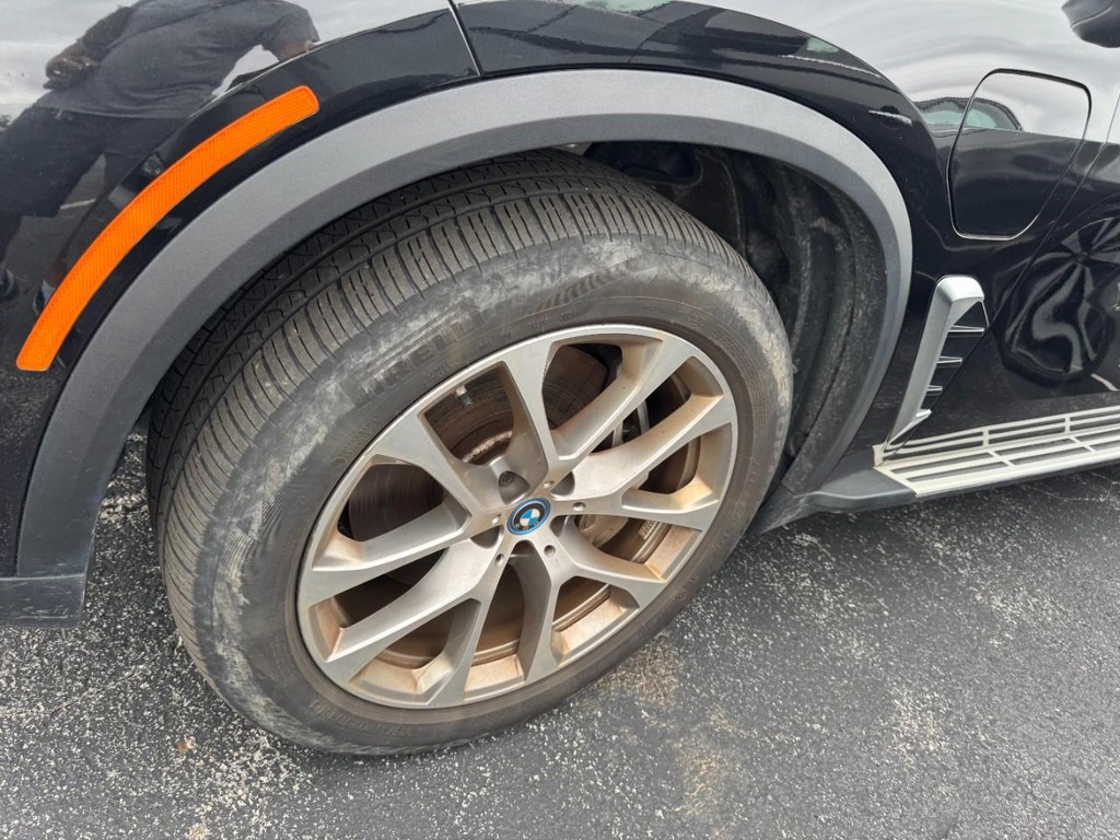 BMW X5 Vehicle Full-screen Gallery Image 04