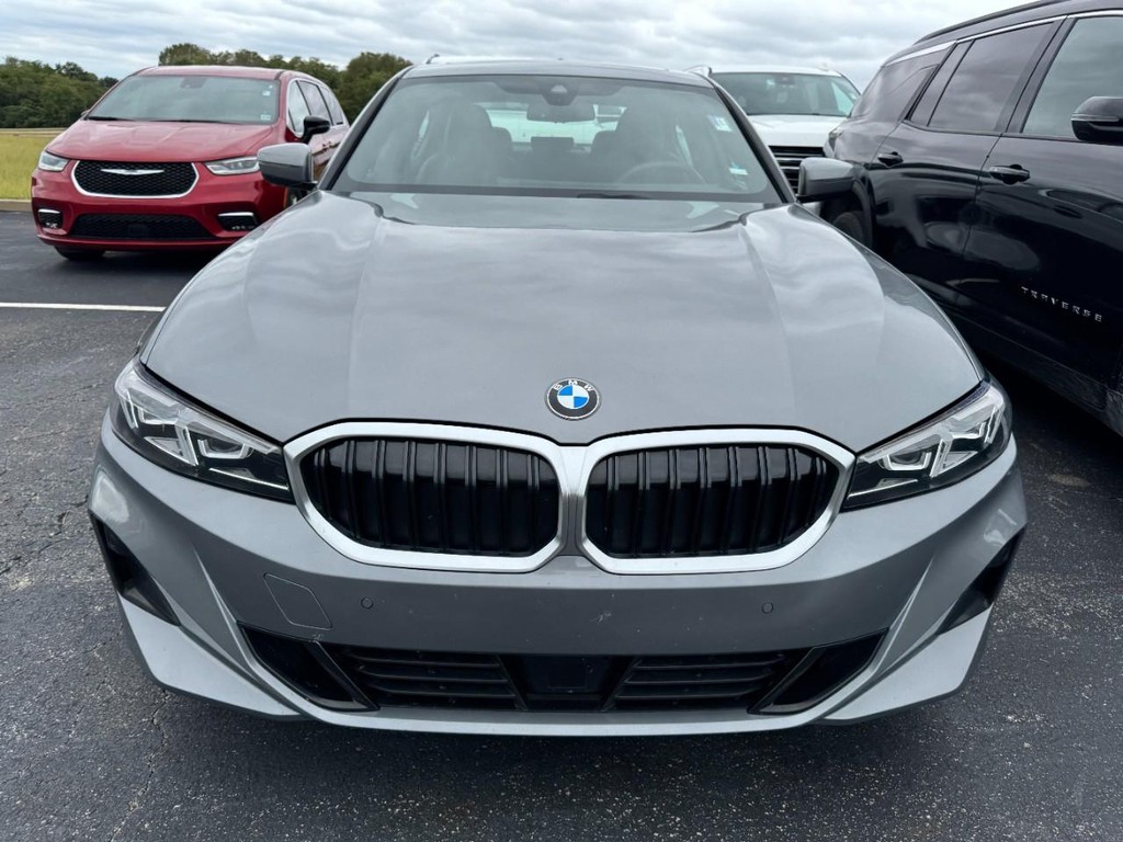 BMW 3 Series Vehicle Full-screen Gallery Image 03