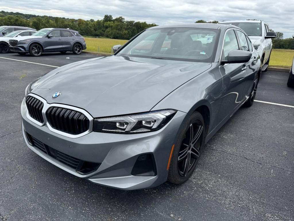 BMW 3 Series Vehicle Full-screen Gallery Image 04