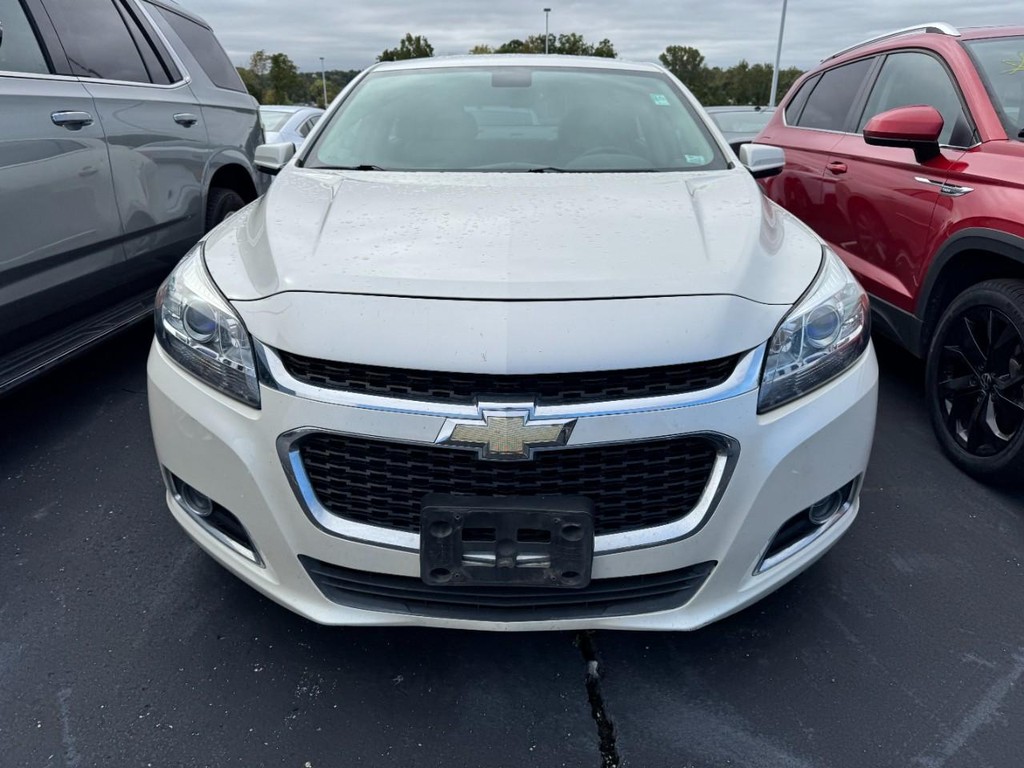 Chevrolet Malibu Vehicle Full-screen Gallery Image 02