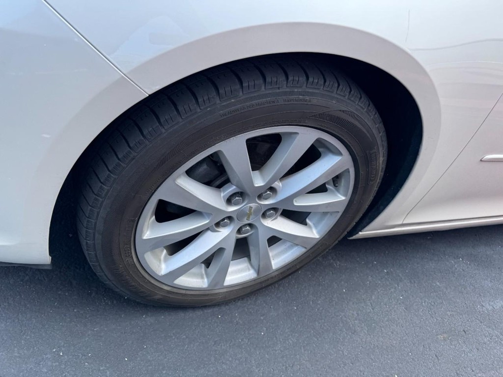 Chevrolet Malibu Vehicle Full-screen Gallery Image 04