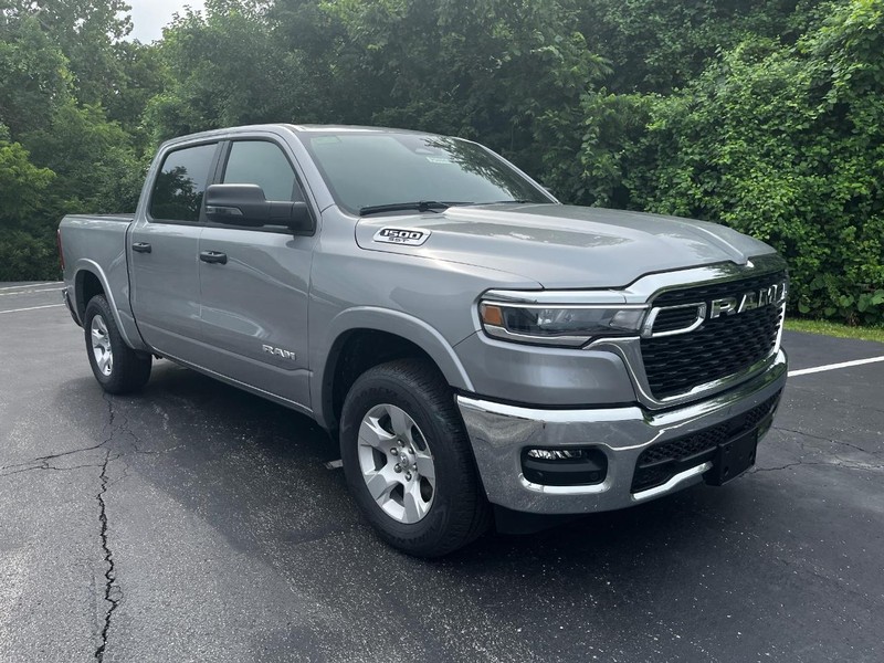 Ram 1500 Vehicle Full-screen Gallery Image 02