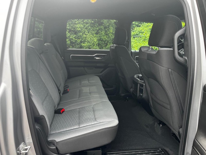 Ram 1500 Vehicle Full-screen Gallery Image 04