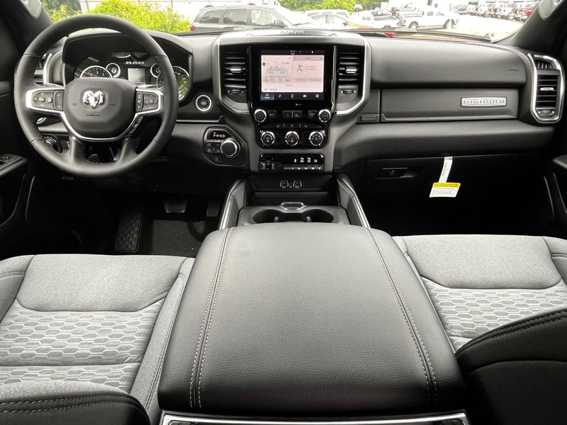 Ram 1500 Vehicle Full-screen Gallery Image 05