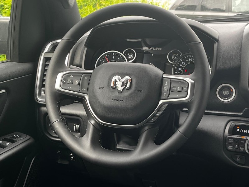 Ram 1500 Vehicle Full-screen Gallery Image 06