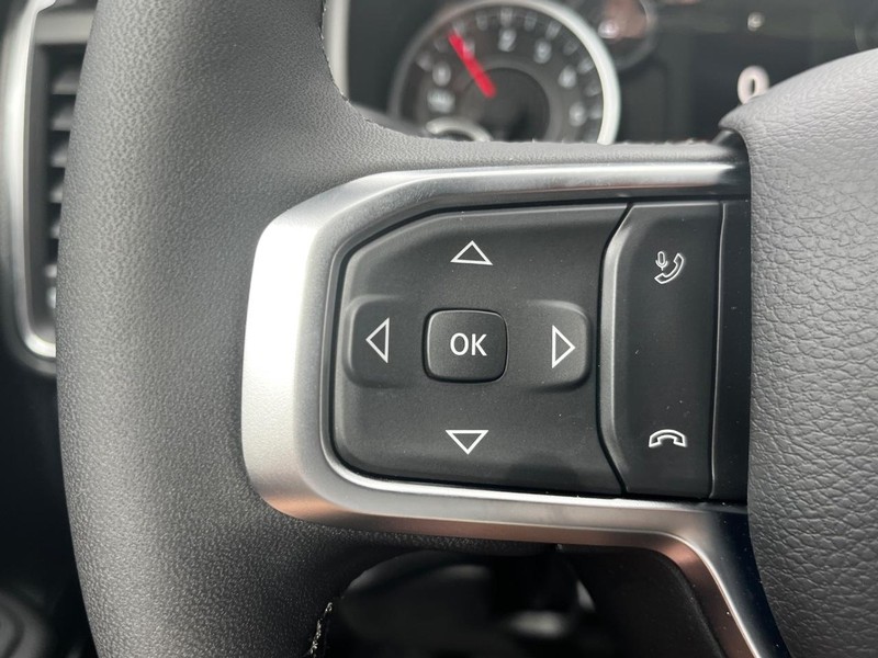 Ram 1500 Vehicle Full-screen Gallery Image 09