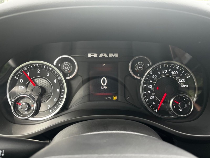 Ram 1500 Vehicle Full-screen Gallery Image 11