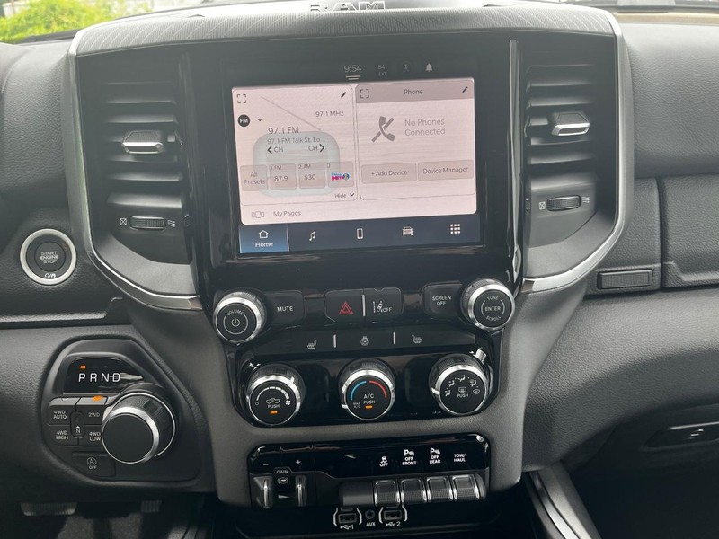 Ram 1500 Vehicle Full-screen Gallery Image 12