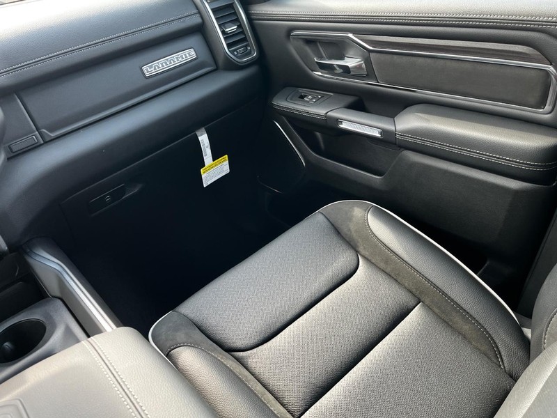 Ram 1500 Vehicle Full-screen Gallery Image 08