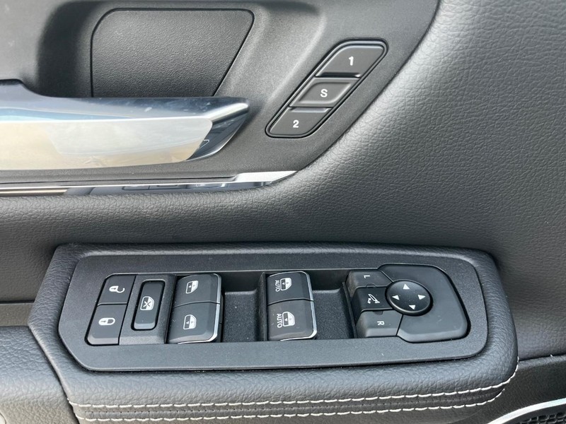 Ram 1500 Vehicle Full-screen Gallery Image 09