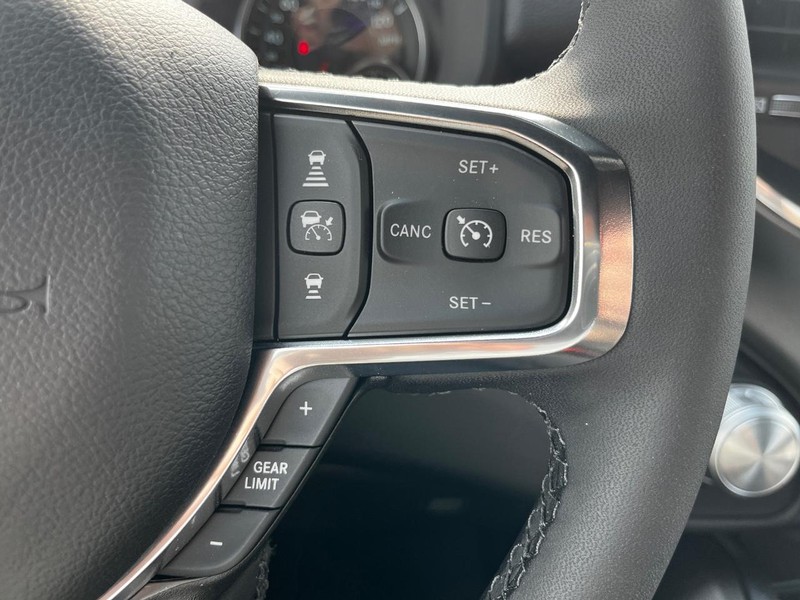 Ram 1500 Vehicle Full-screen Gallery Image 12